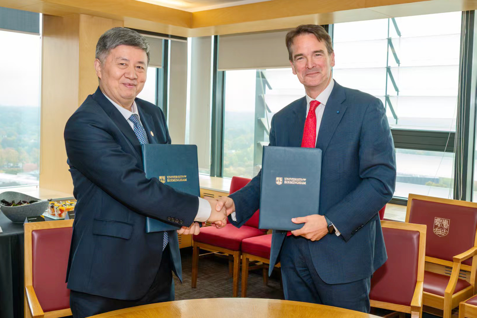 ac米兰官方中文网站校长孙友宏率团访问英国