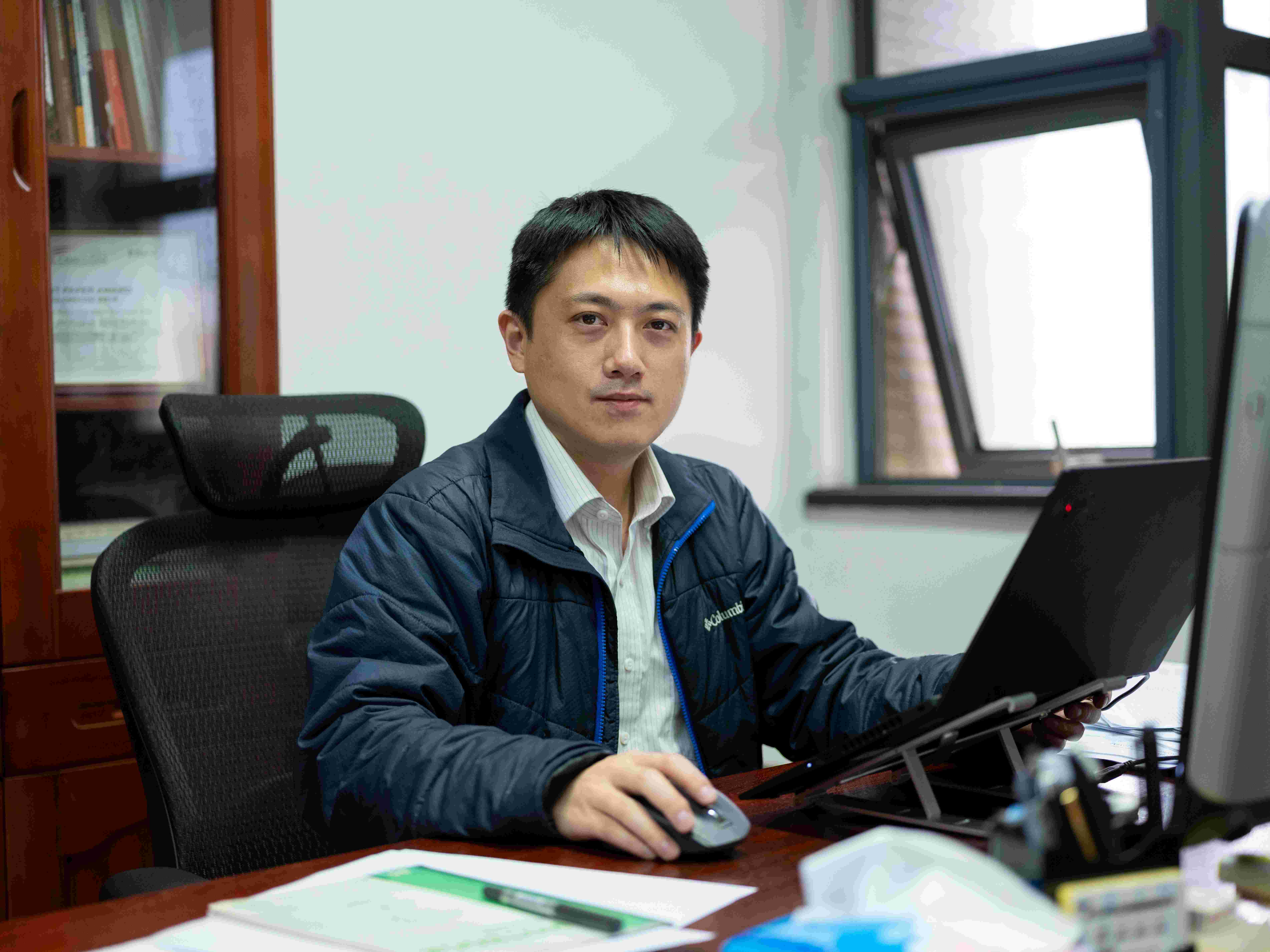 【寻访身边的榜样】静心尽力——记ac米兰官方中文网站信息科学与工程学院青年教授许威