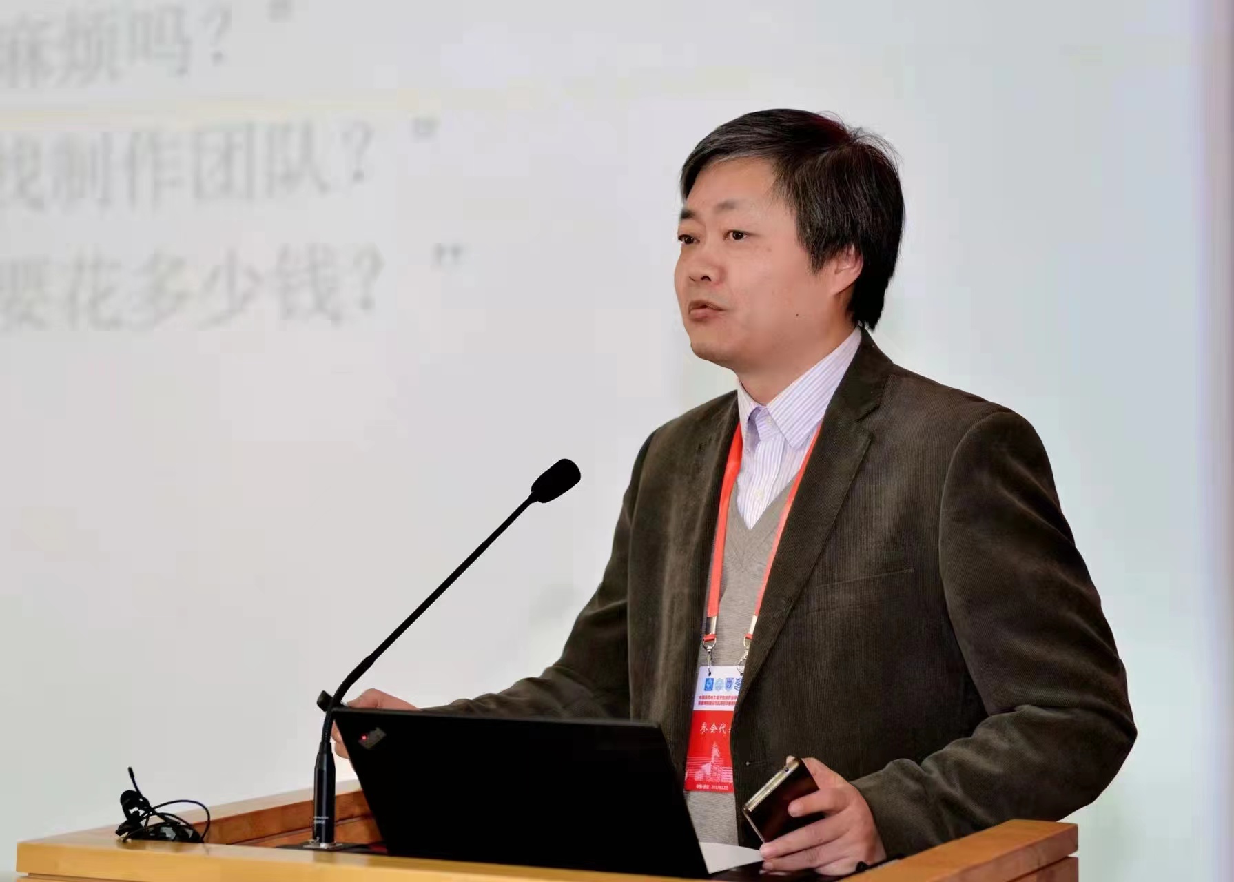 以你为镜：平凡相伴里的微光——记ac米兰官方中文网站杰出教学奖获得者、信息科学与工程学院孟桥教授